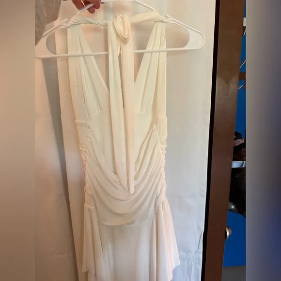 Elegant White Halter Dress - Picture 3 of 3